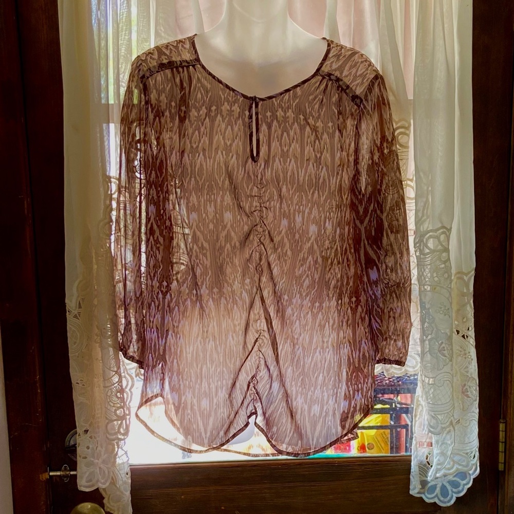 Free with bundle! Sheer keyhole top